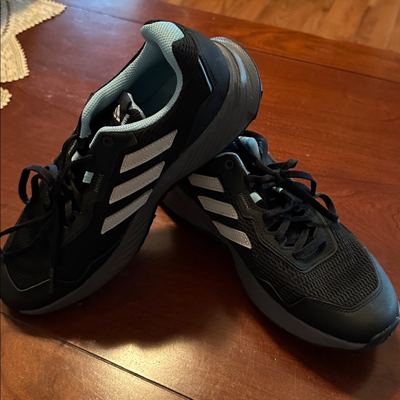 Size 8.5 Adidas Womens Black and light gray strip Sneakers - Picture 4 of 6